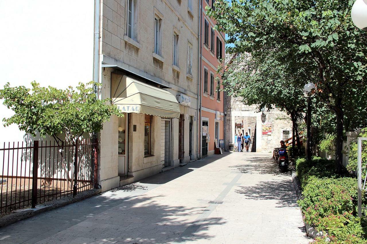 Apartment Mimica-Croatia , Omis , Center Esterno foto