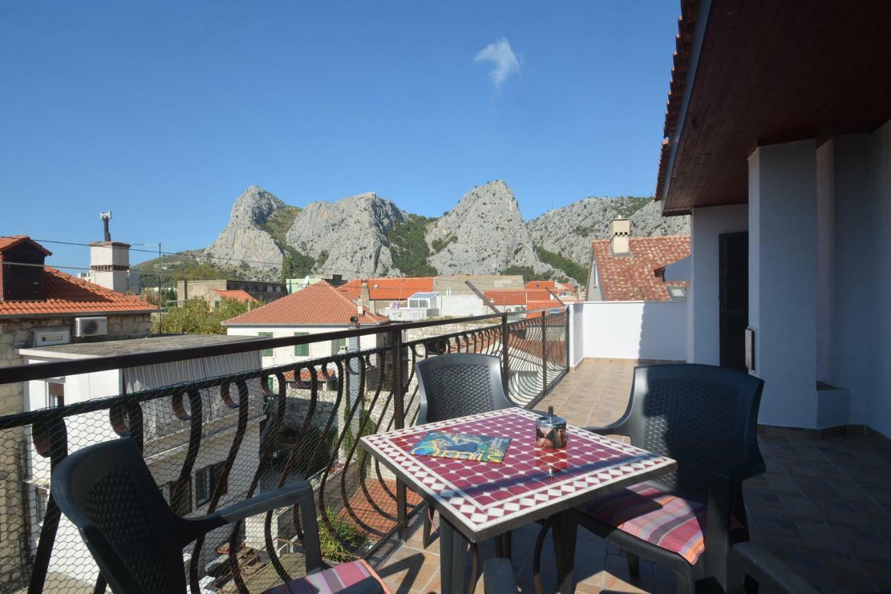 Apartment Mimica-Croatia , Omis , Center Esterno foto