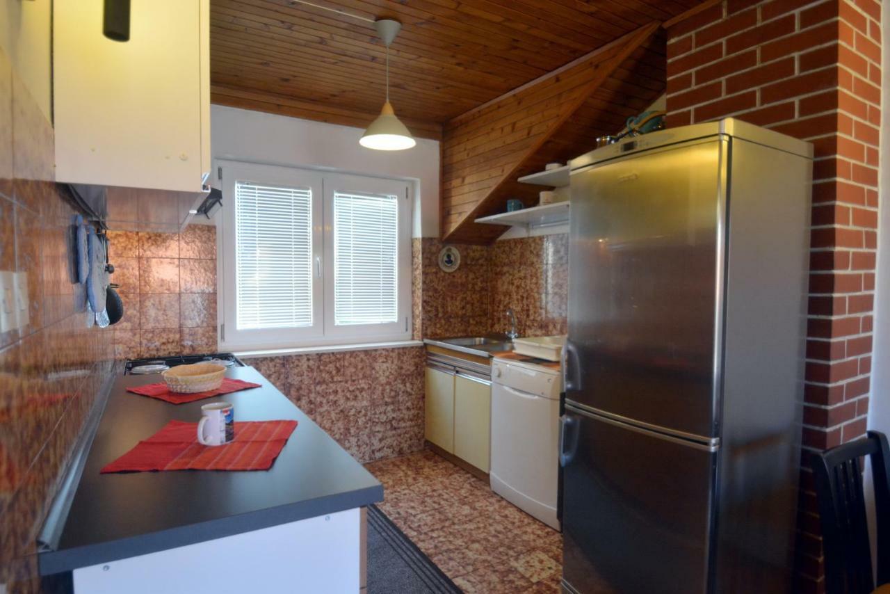 Apartment Mimica-Croatia , Omis , Center Esterno foto