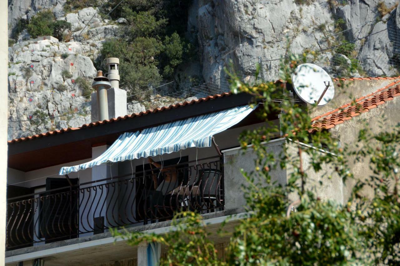 Apartment Mimica-Croatia , Omis , Center Esterno foto