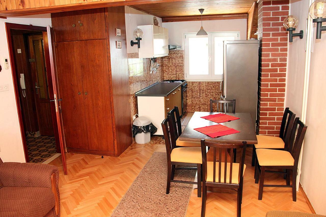 Apartment Mimica-Croatia , Omis , Center Esterno foto