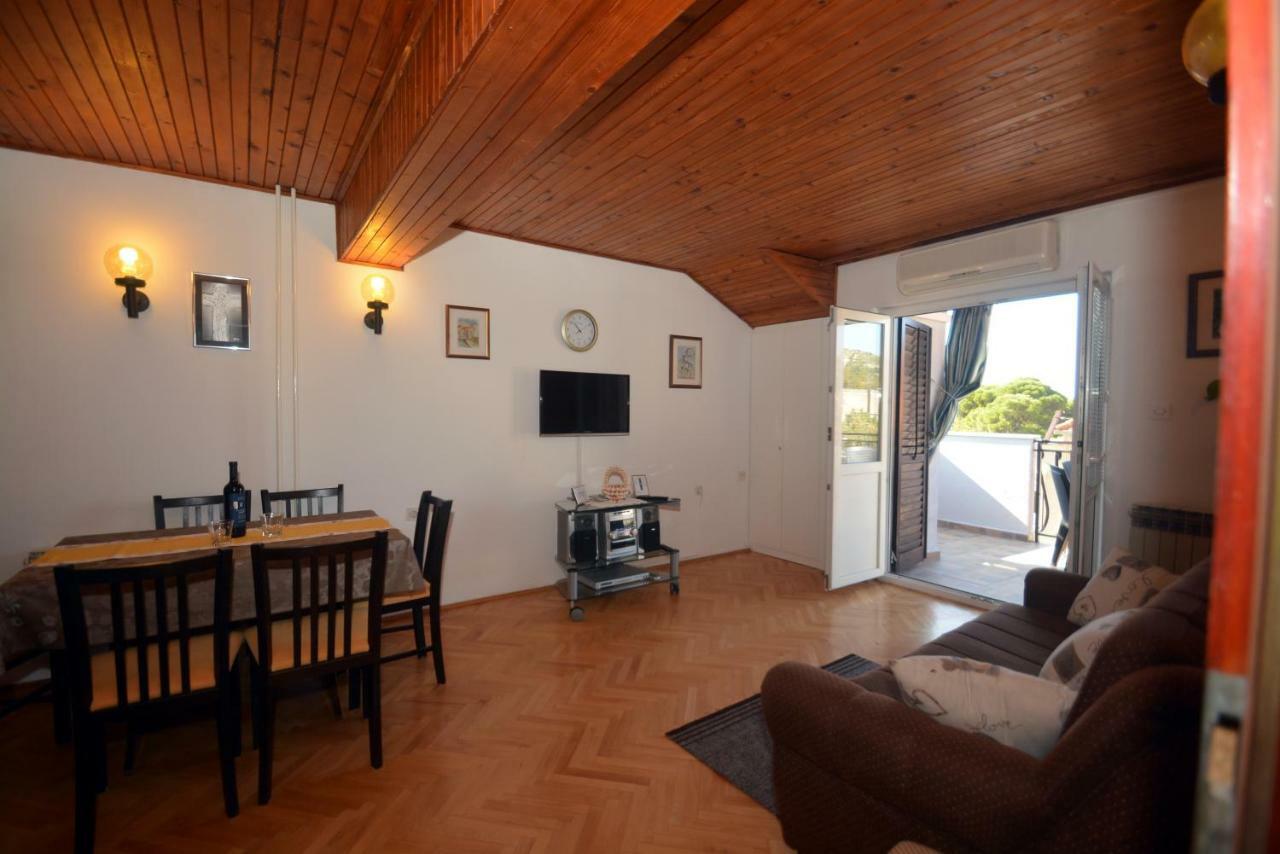 Apartment Mimica-Croatia , Omis , Center Esterno foto