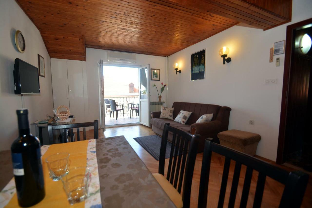Apartment Mimica-Croatia , Omis , Center Esterno foto