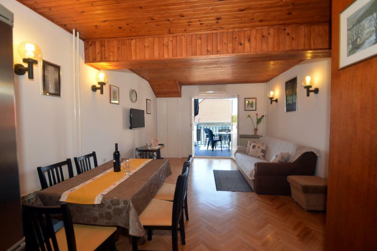 Apartment Mimica-Croatia , Omis , Center Esterno foto